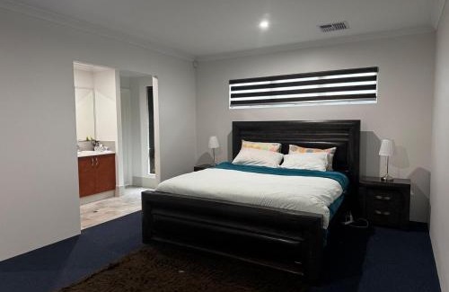 Landsdale Casa | Stunning Perth 4BR Home with Pool and Free-Wifi