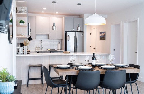 Revelstoke Condominio | Stunning Pet-Friendly Condo with Expansive Mountain Views