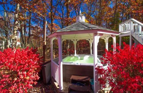 East Stroudsburg Villa | Stunning Poconos Villa- Hot Tub, Pool, Game Room, BBQ & more