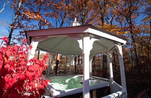 East Stroudsburg Villa | Stunning Poconos Villa- Hot Tub, Pool, Game Room, BBQ & more