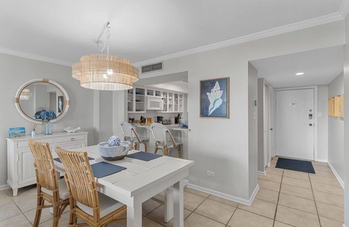 Wrightsville Beach Condominio | Impresionante piscina y vista al mar te esperan en este hermoso y conveniente condominio.