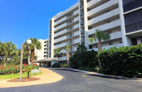 Wrightsville Beach Condominio | Impresionante piscina y vista al mar te esperan en este hermoso y conveniente condominio.