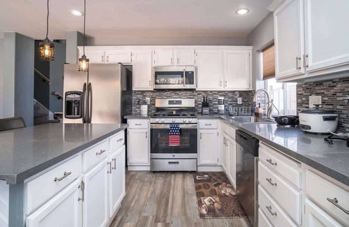 River Mountain Casa | 4BR newly remodeled Modern Henderson Stunner!