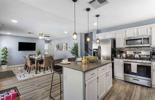 River Mountain Casa | 4BR newly remodeled Modern Henderson Stunner!