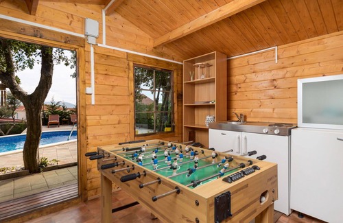 Kornic Casa | Estupenda casa de vacaciones privada con piscina privada, WIFI, A/C, TV, terraza, aparcamiento