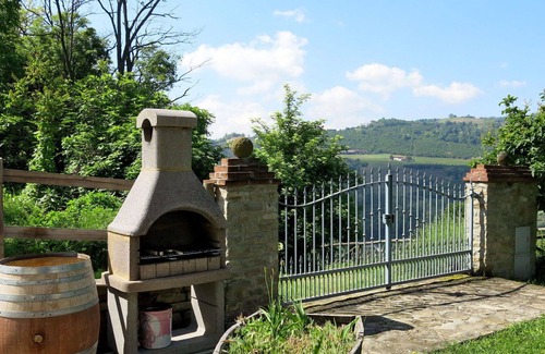 Cossano Belbo Casa | Casa de vacaciones privada con WIFI, piscina privada, patio, mascotas permitida, aparcamiento