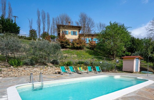 Cossano Belbo Casa | Casa de vacaciones privada con WIFI, piscina privada, patio, mascotas permitida, aparcamiento