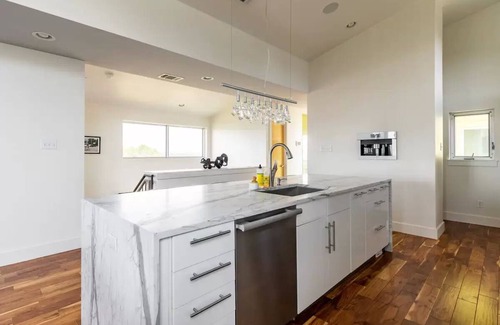Austin Casa | Stunning, Private, Mid-Century Home in East Austin