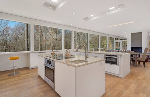 Fairview Casa | Impresionante retiro privado moderno
