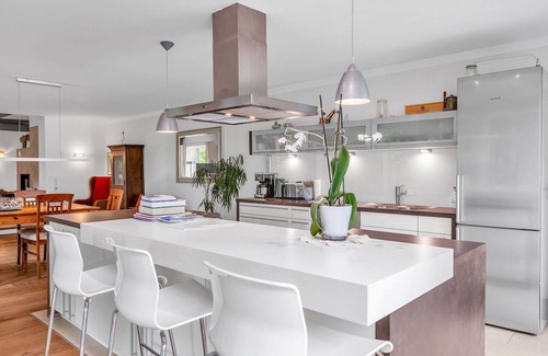 Drochtersen Casa | Maravillosa casa de vacaciones privada con internet, TV, terraza, mascotas permitida y aparcamiento