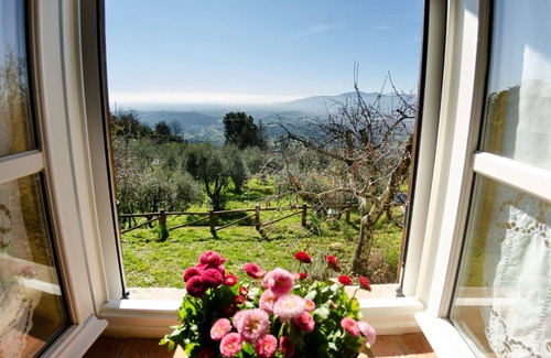 Petrognano Villa | Casa de vacaciones privada con jacuzzi, A/C, internet, TV, vista panorámica, cerca de Lucca