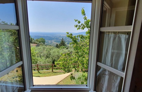 Petrognano Villa | Casa de vacaciones privada con jacuzzi, A/C, internet, TV, vista panorámica, cerca de Lucca
