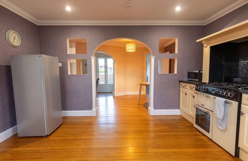 South Galson Villa | Estupenda casa de vacaciones privada para 10 personas con WIFI, TV y aparcamiento