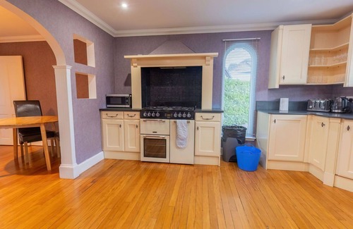 South Galson Villa | Estupenda casa de vacaciones privada para 10 personas con WIFI, TV y aparcamiento