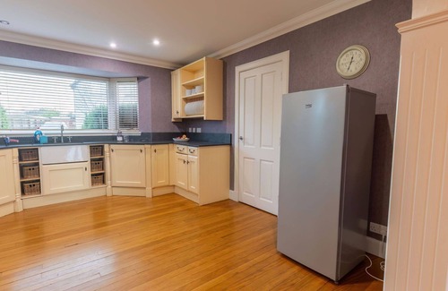 South Galson Villa | Estupenda casa de vacaciones privada para 10 personas con WIFI, TV y aparcamiento