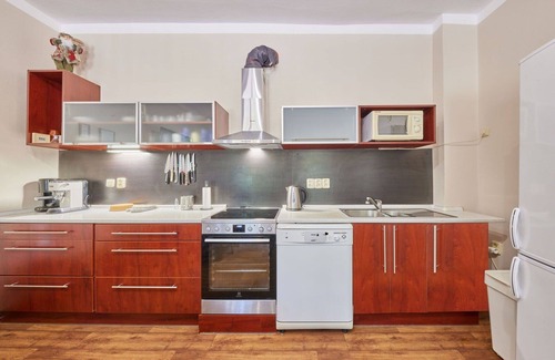 Cerny Dul Villa | Estupenda casa de vacaciones privada con WIFI, TV, balcón, mascotas permitida y aparcamiento
