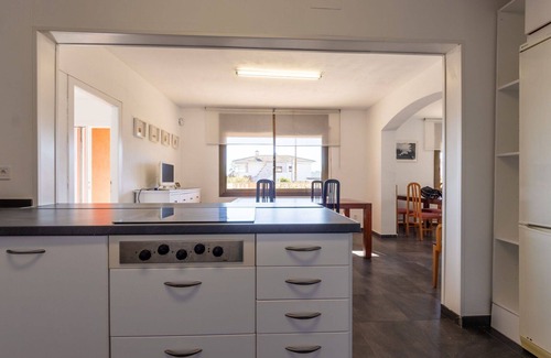 Creixell Casa | Preciosa casa de vacaciones privada con piscina privada, WIFI, A/C, TV, patio y mascotas permitida