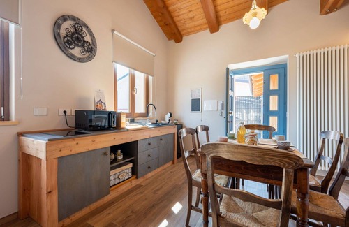 Verzuolo Casa | Estupenda casa de vacaciones privada para 4 personas con WIFI, TV, patio y aparcamiento