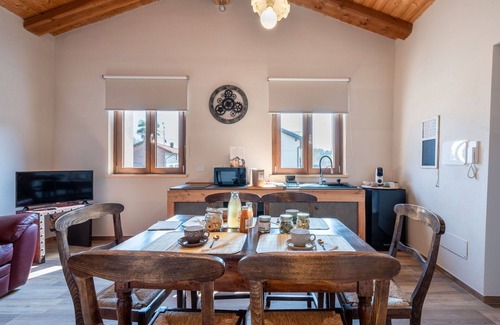 Verzuolo Casa | Estupenda casa de vacaciones privada para 4 personas con WIFI, TV, patio y aparcamiento
