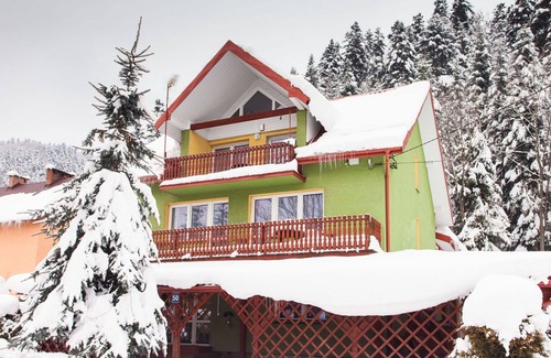 Baligrod Casa | Casa de vacaciones privada con WIFI, TV, patio, mascotas permitida, vista panorámica, aparcamiento