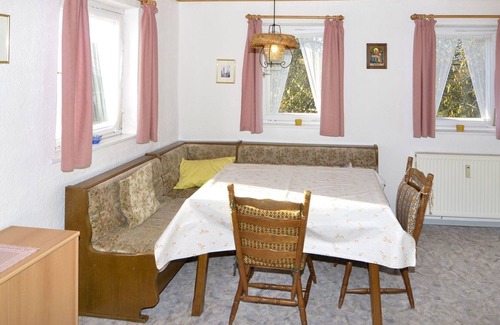 Mauth Casa | Maravillosa casa de vacaciones privada para 12 personas con WIFI, TV, patio y aparcamiento