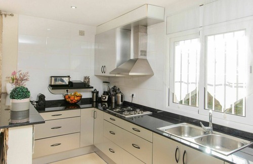 Lloret de Mar Casa | Preciosa casa de vacaciones privada para 7 personas con piscina privada, A/C, WIFI, TV y patio