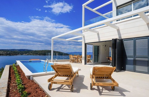 Necujam Casa | Maravillosa casa de vacaciones privada con piscina privada, A/C, WIFI, TV, terraza y aparcamiento