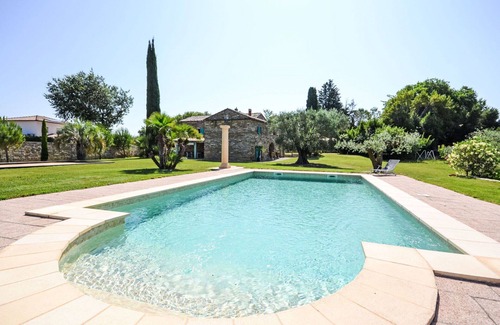 Mons Casa | Preciosa casa de vacaciones privada para 7 personas con piscina, WIFI, A/C, TV, patio y aparcamiento