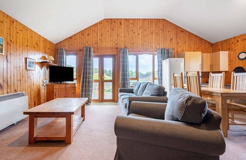 Glen Urquhart Casa | Estupenda casa de vacaciones privada para 4 personas con WIFI, TV, mascotas permitida y aparcamiento