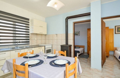 Zirje Casa | Preciosa casa de vacaciones privada con A/C, WIFI, TV, terraza, mascotas permitida y aparcamiento