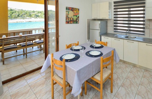 Zirje Casa | Preciosa casa de vacaciones privada con A/C, WIFI, TV, terraza, mascotas permitida y aparcamiento
