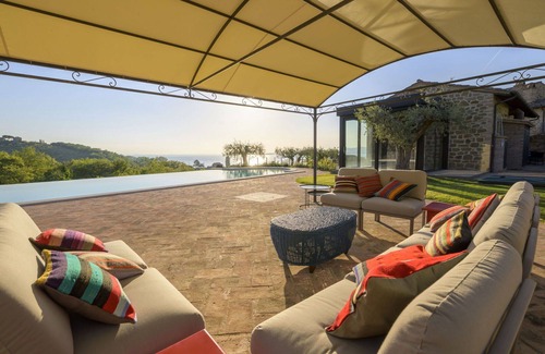 Torricella Villa | Casa de vacaciones privada con piscina privada, jacuzzi, A/C, WIFI, TV, patio, aparcamiento