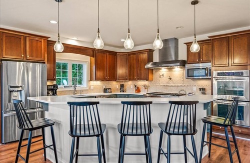 Mineral Casa | Stunning Public Side Lake Anna Waterfront Heated Pool Game Room Boatdock Hot Tub Firepit