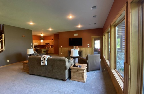 Alexandria Casa | Stunning, relaxing home on Lake Carlos perfect for your vacation