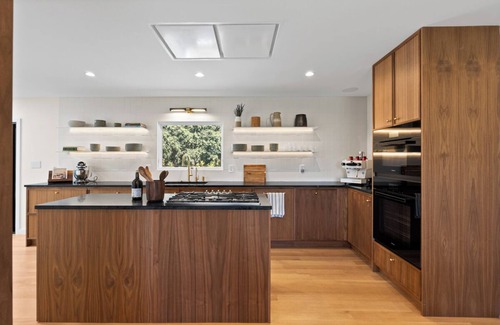 Napa Casa | Stunning Renovated Mid-Century Modern Home on 2.5 Acres in Napa Valley
