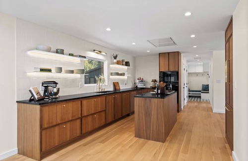 Napa Casa | Stunning Renovated Mid-Century Modern Home on 2.5 Acres in Napa Valley