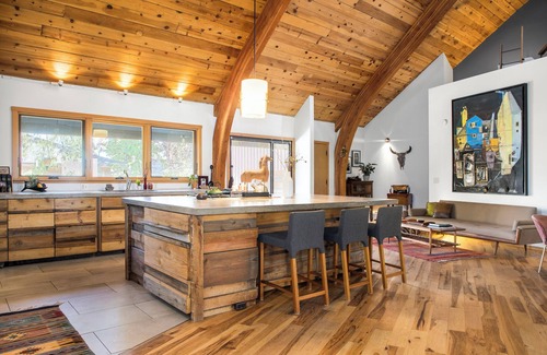North Park Hill Casa | Stunning Repurposed Church, lofted, pet friendly, Free Botanic Garden admit 6