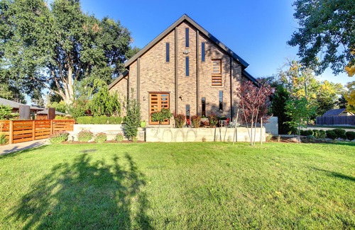 North Park Hill Casa | Stunning Repurposed Church, lofted, pet friendly, Free Botanic Garden admit 6