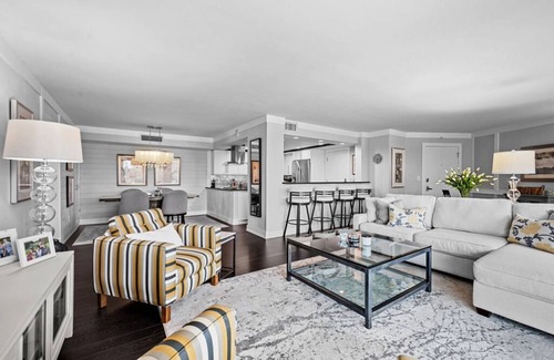 Longboat Key Condominio | Stunning, resort like, Longboat Key, 2-bedroom condo on Gulf beach, near stores!