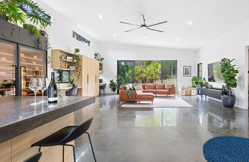 Jeremadra Casa | Stunning resort style property 8 minutes from Batemans Bay
