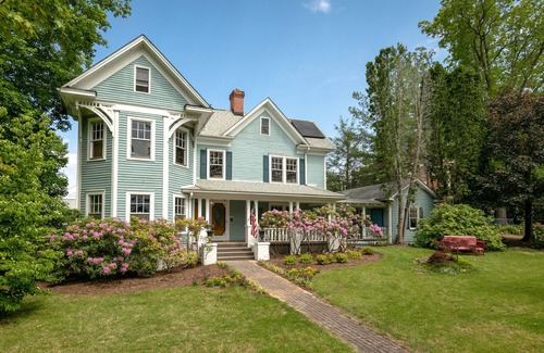 Weaverville Casa | Stunning Restored Victorian on a Picturesque Lot with Flower Garden & Fountain