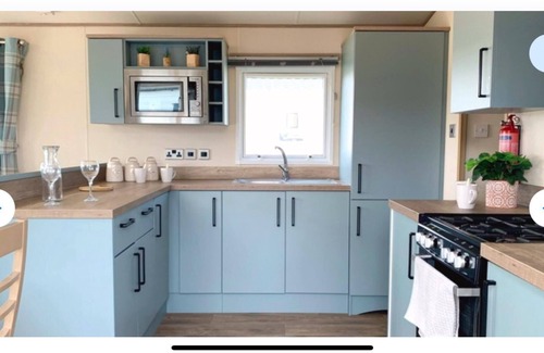 Heacham Chalet De Esquí | Stunning River View 2 Bedroom Caravan With Decking