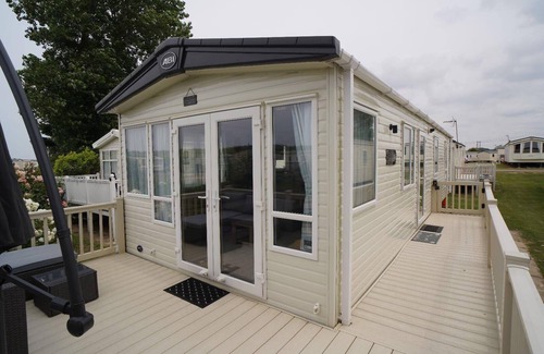Heacham Chalet De Esquí | Stunning River View 2 Bedroom Caravan With Decking