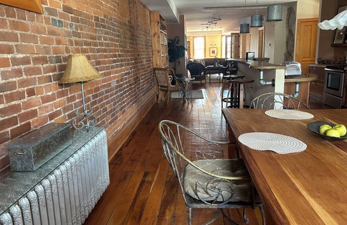 Wabasha Condominio | Stunning river view loft in Wabasha near Eagle Center