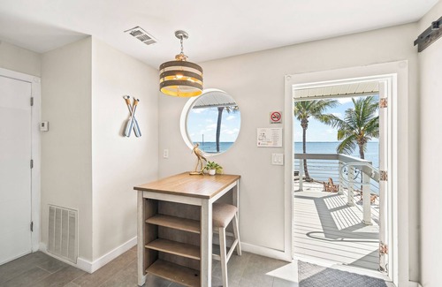 Orlando Beach Condominio | Stunning Riverfront Balcony Views! W/ Private Beach Access & Perfect Setting for Events
