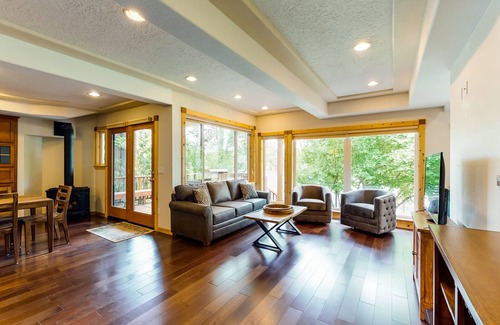 Oak Grove Casa | Stunning riverfront home w/ spacious deck, grill, two kitchens, & private dock