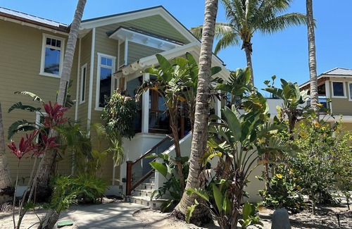 Vero Beach Casa | Stunning Riverfront Home with Private Beach and in Close Proximity to the Ocean.