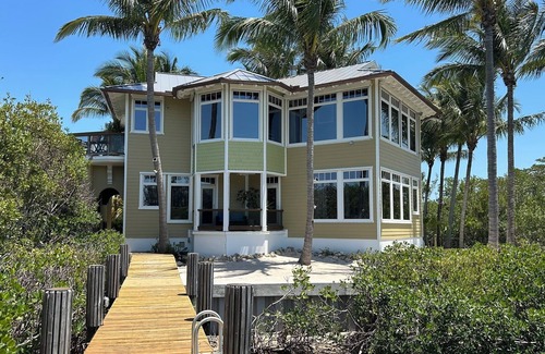 Vero Beach Casa | Stunning Riverfront Home with Private Beach and in Close Proximity to the Ocean.