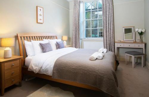 Upper Town Apartamento | Stunning Royal Crescent Apartment with 3 Bedrooms