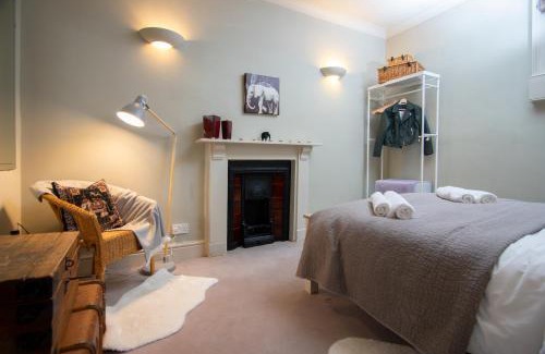 Upper Town Apartamento | Stunning Royal Crescent Apartment with 3 Bedrooms